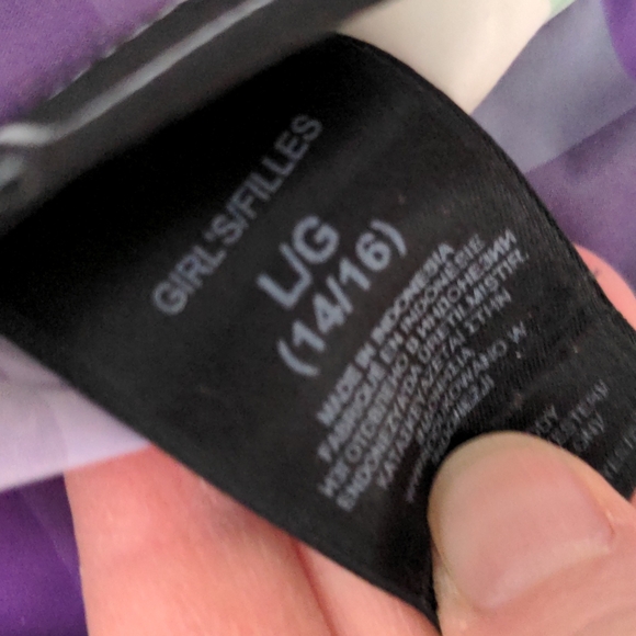 Girls large North Face vest, insulated polyester. Worn good condition - Picture 3 of 7